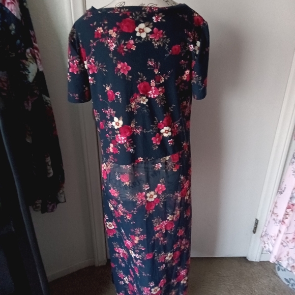 Sweet Rain's Side Split Long Flowy Hem Top - Picture 5 of 6